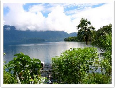 danau maninjau sumatera barat.jpg