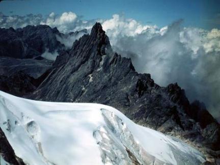 gunung jayawijaya.jpg