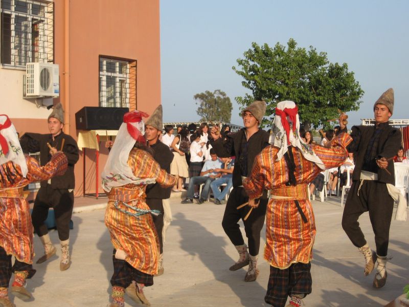 Traditional folkdance group.jpg