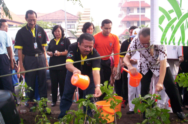 Kunjungan Walikota Surabaya Bambang DH ke YPPI.jpg