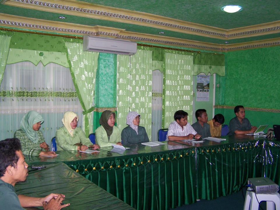 Teachers sharing at YPM Taman Sidoarjo East Java